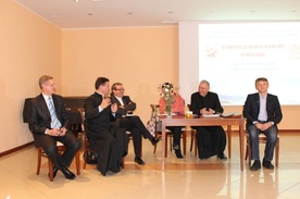 Dyskusja panelowa odbyła się z udziałem: ks. Włodzimierza Piętki, ks. prof. Henryka Seweryniaka i aktora Dariusza Kowalskiego