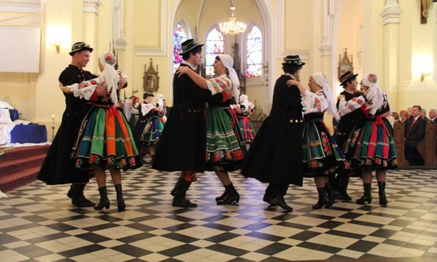 "Blichowiacy" podczas Mszy św. w kościele w Zdunach