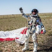 Felix Baumgartner wylądował  na pustyni  w Nowym Meksyku 