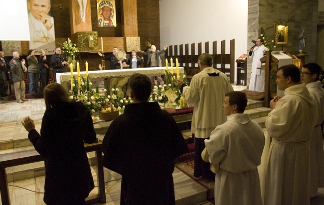 Inauguracja wieczystej adoracji w kościele franciszkanów 