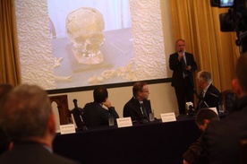 Konferencja podsumowująca pierwsze ekshumacje na Powązkach Wojskowych