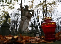 Dzień Zaduszny na polskich cmentarzach