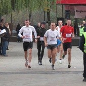W maratonie wystartowali biegacze z całej Polski