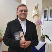  Ks. Marek Chrzanowski w kobietach, które opisuje, poszukuje odbicia najdosko-nalszego wzoru kobiecości – Maryi