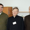 Warsztaty prowadził ks. Andrzej Grefkowicz (w środku). Nad ewangelizacją archidiecezji czuwają ks. Hubert Tryk (po lewej) i ks. Tomasz Pocałujko