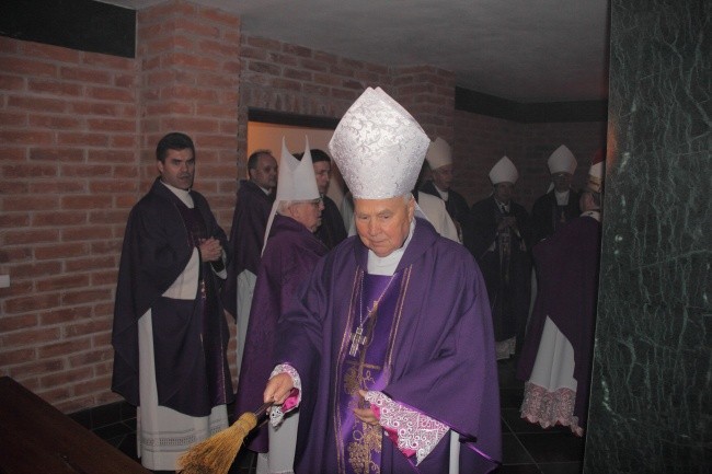 Eucharystia za zmarłych biskupów