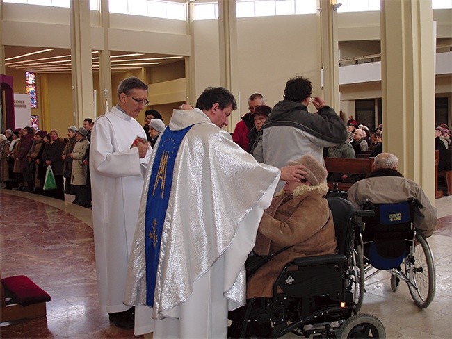 W uroczystej Mszy św. z okazji Światowego Dnia Chorego uczestniczyła także pani Maria Wica, założycielka wspólnoty na gdańskiej Żabiance