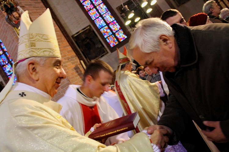 Przekazanie parafiom uchwał synodalnych