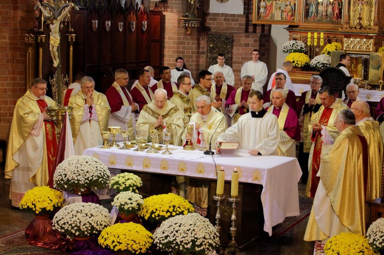 Przekazanie parafiom uchwał synodalnych