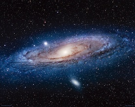 Galaktyka Andromedy jest naszym najbliższym kosmicznym sąsiadem. O ile odległość ponad 2 milionów lat świetlnych można nazwać sąsiedztwem 