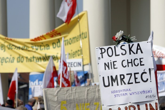 Coraz mniej Polaków popiera zabijanie