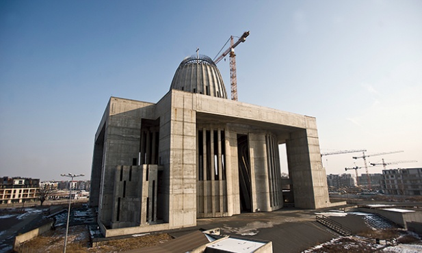  Świątynia Opatrzności Bożej jest już zbudowana do zaplanowanej przez architekta wysokości
