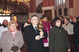 W niedzielę 2 grudnia w Strzelcach nastąpiła instalacja relikwii bł. ks. Jerzego Popiełuszki