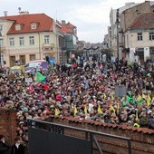 Pierwszy Orszak w Płocku zgromadził tłumy mieszkańców i diecezjan