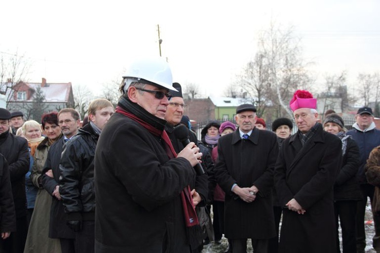 Rozpoczęcie budowy ośrodka Caritas i kościoła w Kutnie