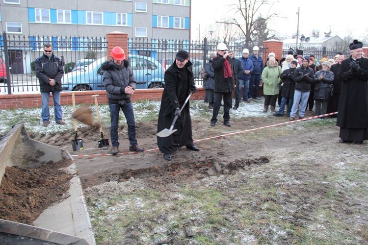 Rozpoczęcie budowy ośrodka Caritas i kościoła w Kutnie