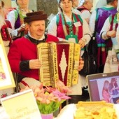  Konferencje poprzedziły targi wiedzy „Oddam pomysł w dobre ręce”,  czyli prezentacje  bibliotek z terenu  całego województwa