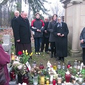 Modlitwa na cmentarzu przy grobie zakonnika poprzedziła Eucharystię w wadowickim Karmelu i wspólną agapę. Mszy św. przewodniczył o. prof. Wiesław Kiwior, postulator procesu beatyfikacyjnego o. Rudolfa Warzechy