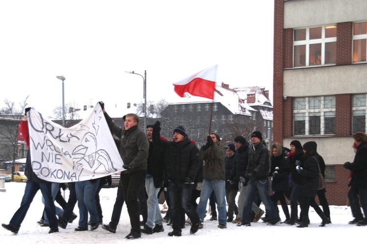 Zomowcy i studenci na UŚ