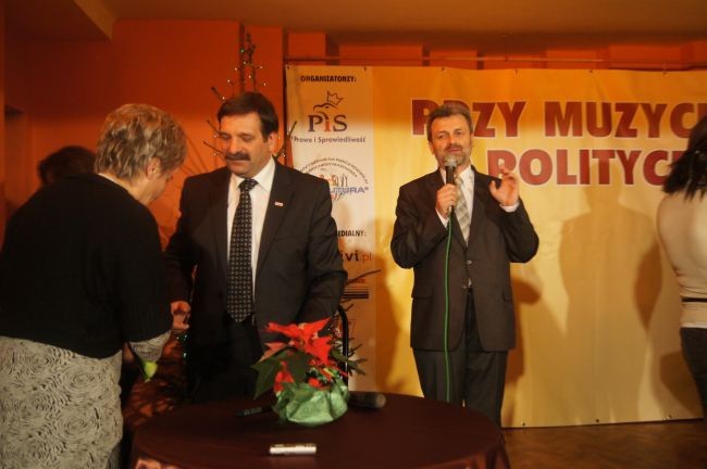Janusz Śniadek był gościem cyklicznego ciechanowskiego spotkania "Przy muzyce o polityce"