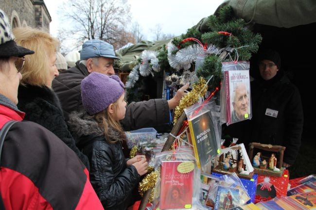 Jarmark stał się też doskonałą okazją do zintegrowania parafian, którzy bardzo chętnie odwiedzali stoiska