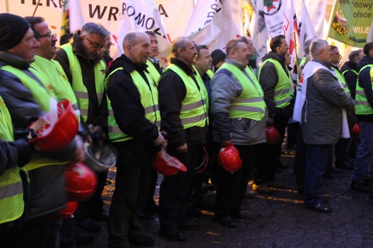 Demonstracja związkowców w Katowicach