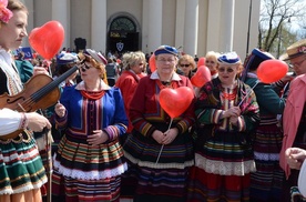 Seniorzy żyją pełnią życia