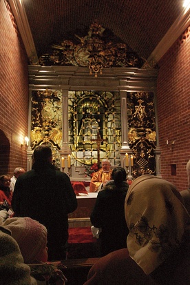 Będąc w Krzeszowie, warto poprosić przewodnika o wpuszczenie do kaplicy loretańskiej