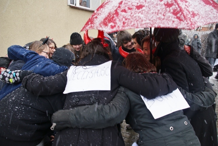 Tychy - orszak w padającym śniegu