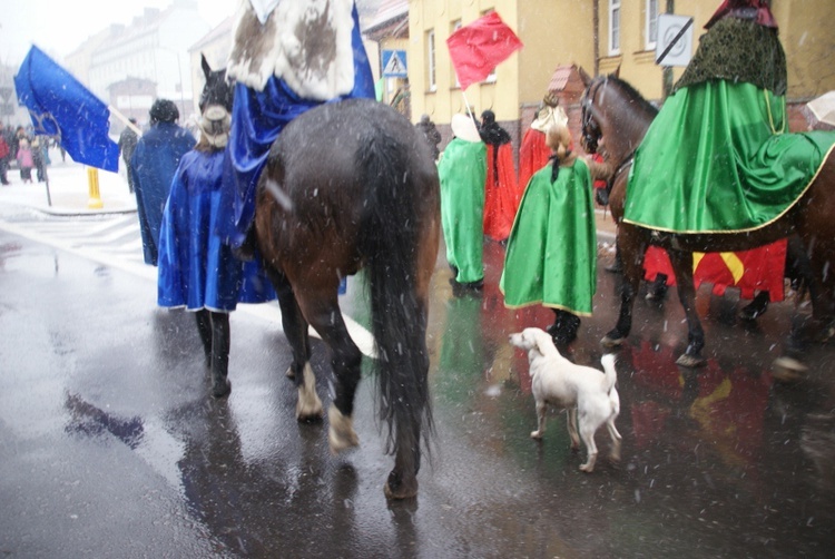 Tychy - orszak w padającym śniegu