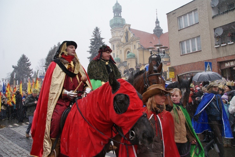 Tychy - orszak w padającym śniegu