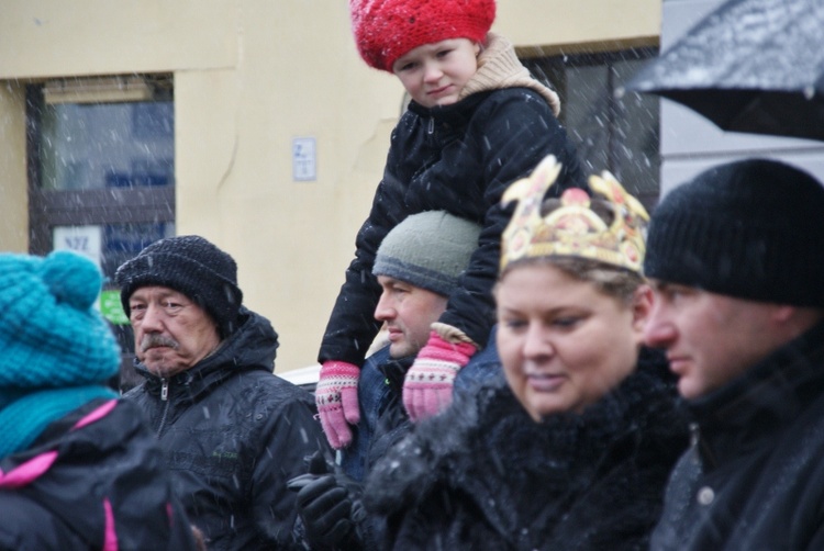 Tychy - orszak w padającym śniegu