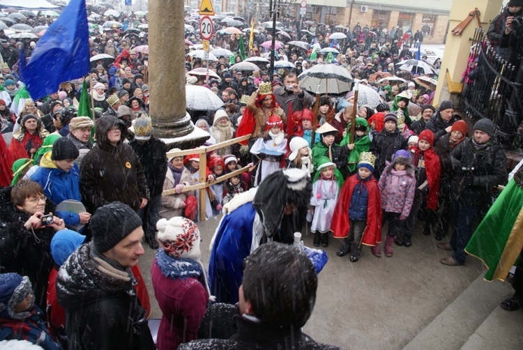 Tychy - orszak w padającym śniegu