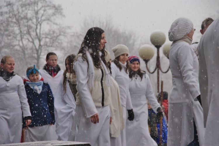 Tychy - orszak w padającym śniegu