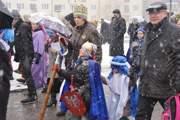 Tychy - orszak w padającym śniegu