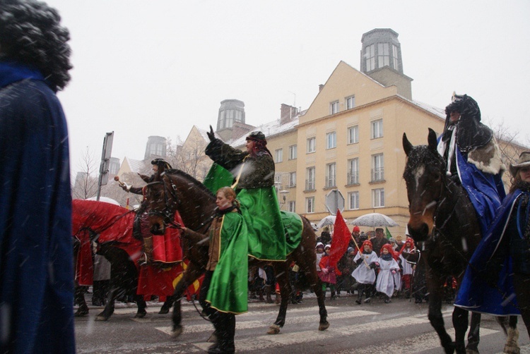 Tychy - orszak w padającym śniegu