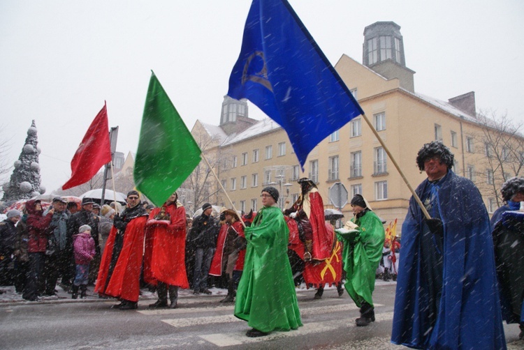 Tychy - orszak w padającym śniegu