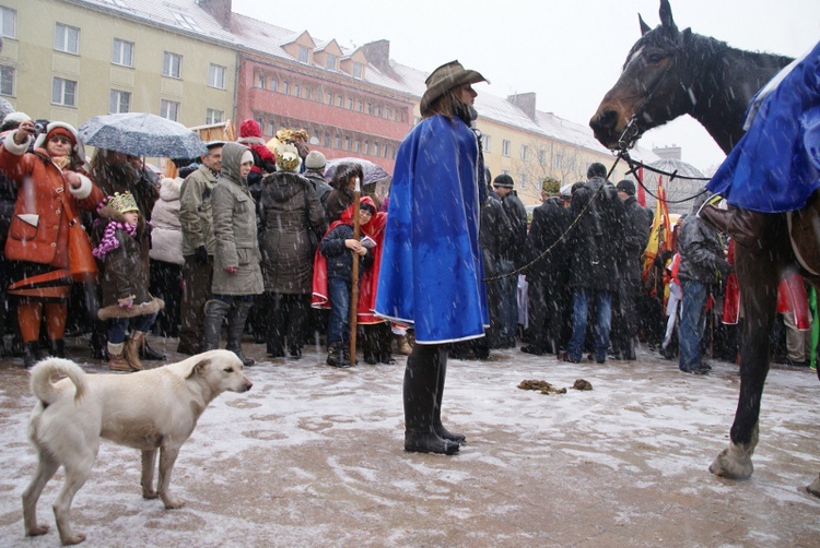 Tychy - orszak w padającym śniegu