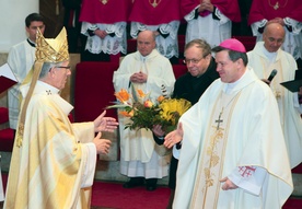  Życzenia metropolicie katowickiemu złożył biskup Józef Kupny