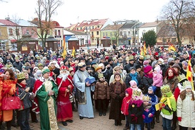 Trzej Królowie ze swą świtą