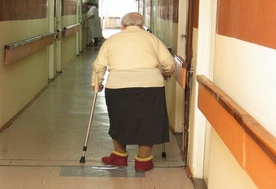 94-latkę usunięto z domu starców, bo zalegała z opłatami