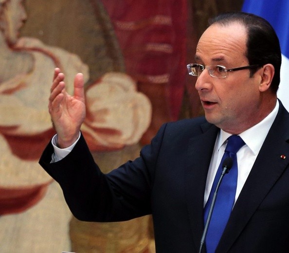 Hollande wyciąga rękę do zgody?