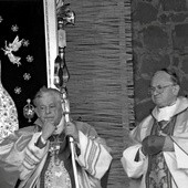 We wrześniu 2007 r. kard. Józef Glemp koronował obraz Matki Bożej w Kałkowie-Godowie