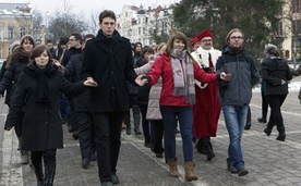 Polonezem przez plac miejski