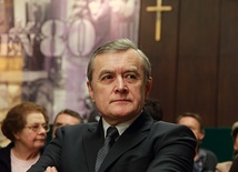 Prof. Piotr Gliński to wybitny socjolog, były kierownik Zakładu Społeczeństwa Obywatelskiego PAN, zaangażowany w ruch ekologiczny. 