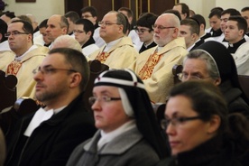 W kościele MB Królowej Korony Polskiej 2 lutego zgromadzili się przedstawiciele zakonów obecnych na terenie archidiecezji