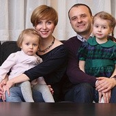  Paweł Doś z żoną Anną i córeczkami Kasią i Weroniką