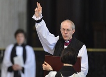Zwierzchnik anglikanów sprzeciwia się premierowi