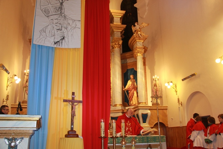 Krzyż papieski w Lubochni
