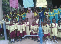 Nigeryjskie dzieci dziękują Wam, czytelnikom „Małego Gościa”, za czysta wodę 